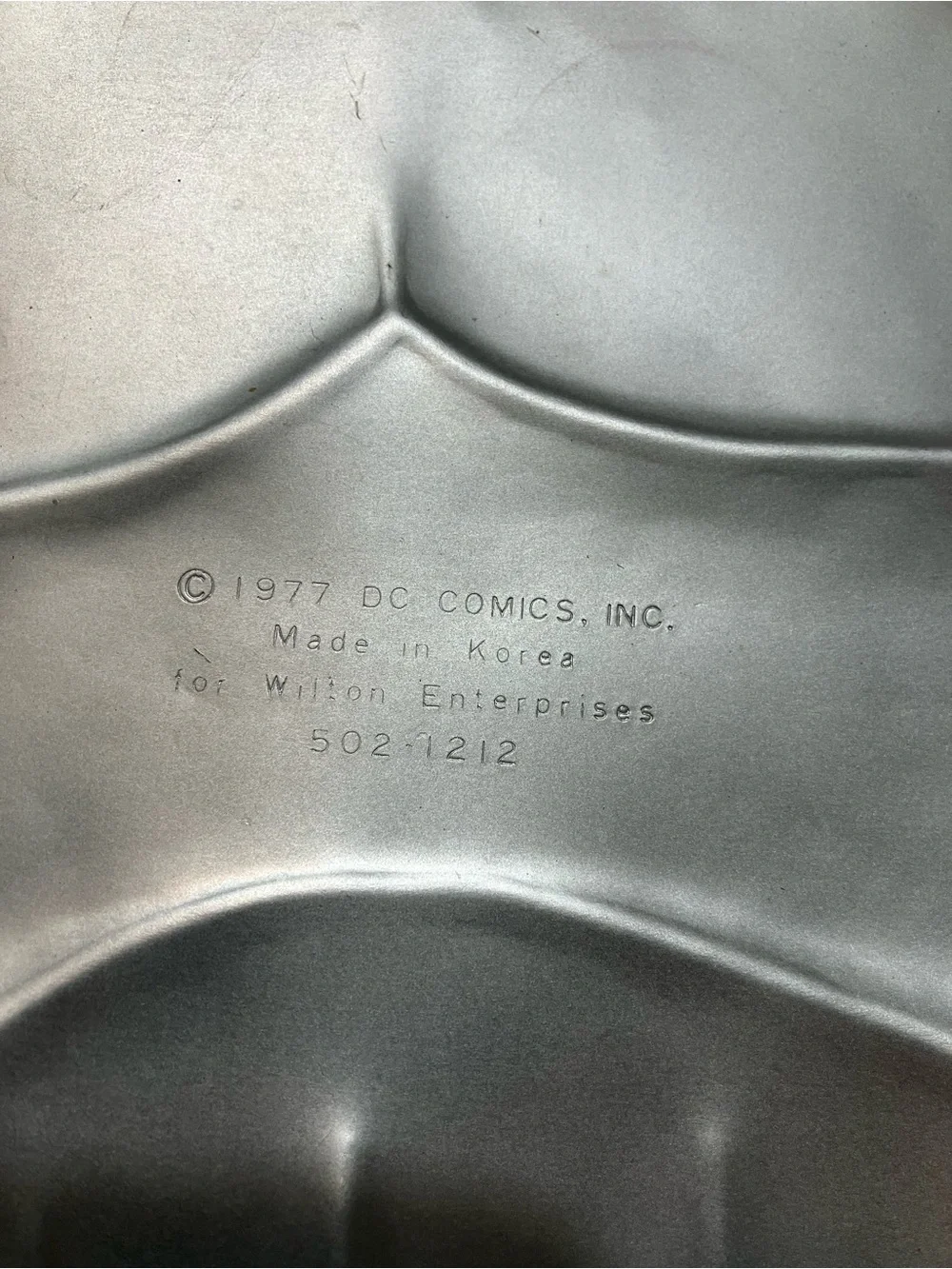 Wilton Super Hero Superman or Batman Cake Pan Mold Vintage 1977 DC Comics